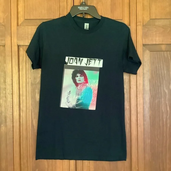 🖤 JOAN JETT BAD REPUTATION GILDAN T-SHIRT~CUSTOM MADE~UNISEX SMALL~NWOT 🖤 - Picture 1 of 4